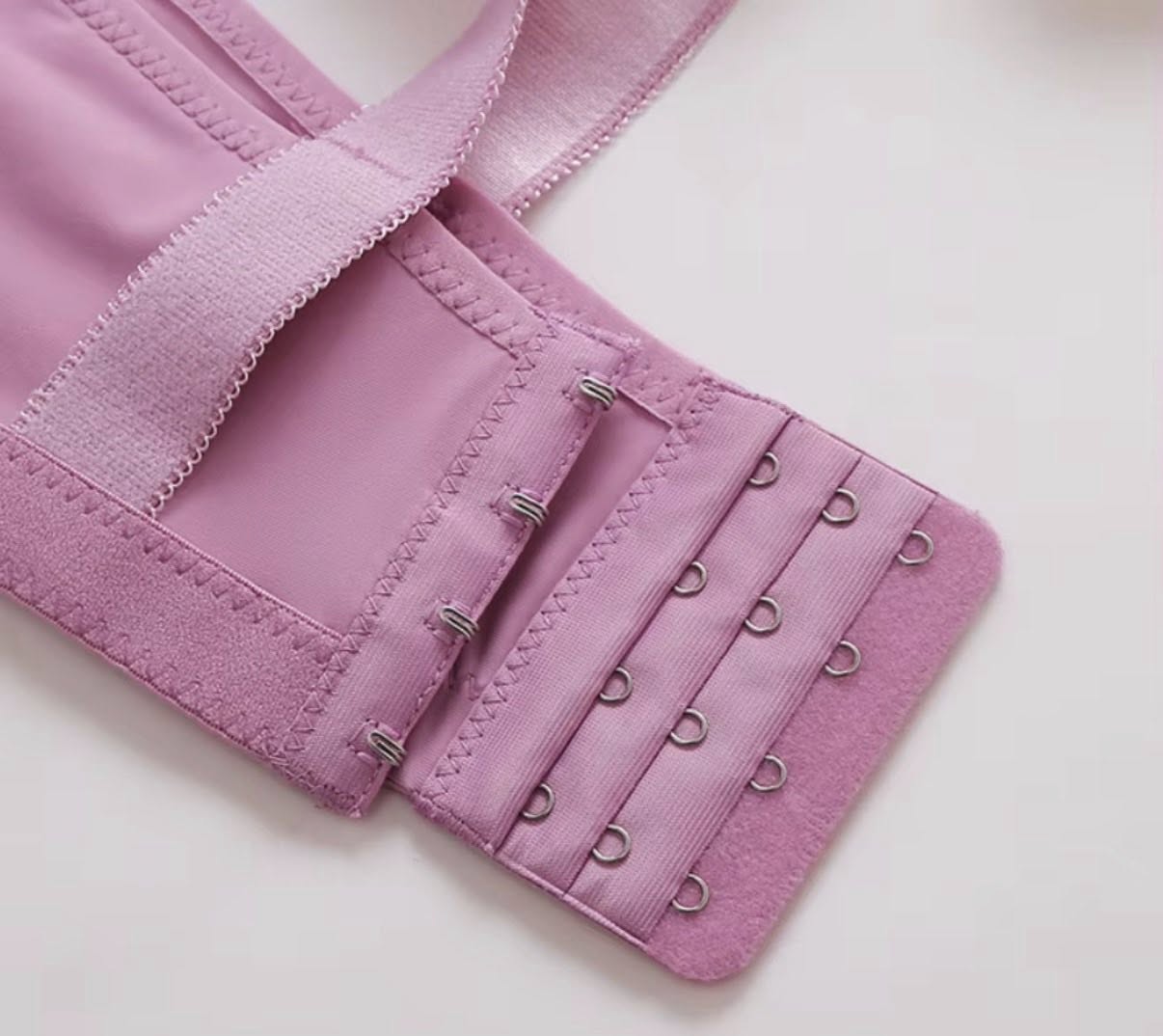 Full Coverage Support Bra With Wide Straps And Back Hook Closure