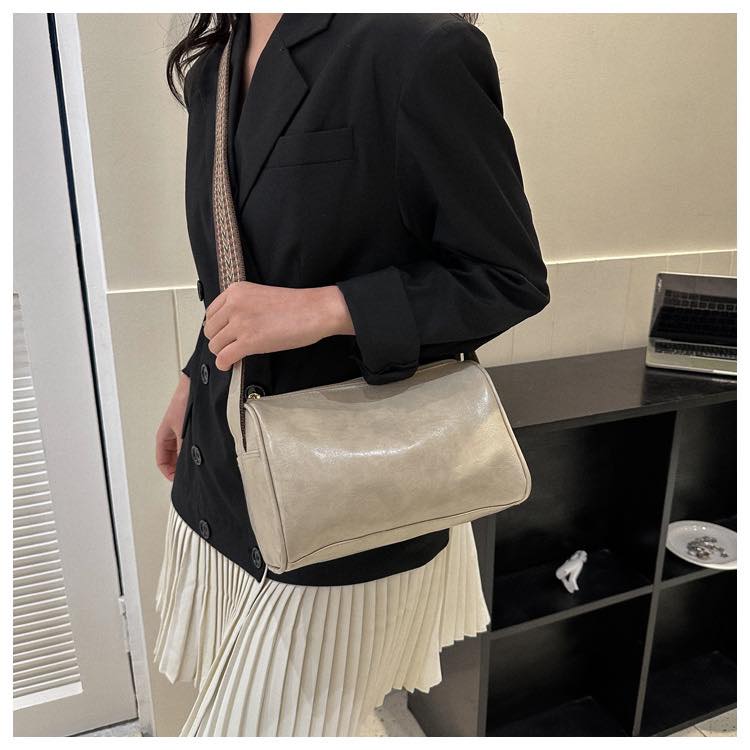 Vintage PU Leather Shoulder Bag with Wide Woven Strap – Brown