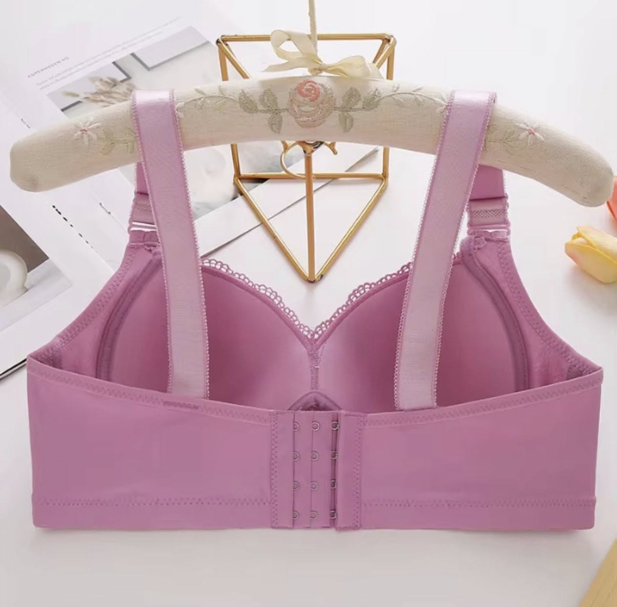 Full Coverage Support Bra With Wide Straps And Back Hook Closure